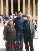 Doğan Ailesi.Annesi-Hüseyin ve babası Akif Doğan.Ankara Anıtkabir.