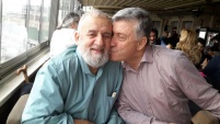 49 yıllık hasret öpücüğü.
S.Ahmet sanat Okulu.
Ahmet (Eski Kırıkkale Spor oyuncusu) ve Milli hakem Aykan Köseoğlu.