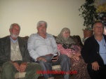 Fatma Topal`ın kardeşi Hasan Uran ,soldan ikinci.Behsat -Sabriye ve Orhan Selvi ile beraber.