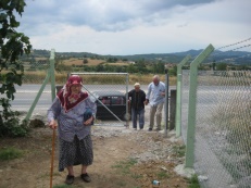 Mezarlık Duvarı Telörgü ile Yenilendi 29.06.2013