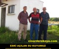 KAMULAŞTIRILAN PARSELİN İÇİNDE Kİ 1. KUYUNUN ÖNÜNDE.
ORHAN SELVİ - ORHAN CEVHER VE MUHTARLIĞIN BİRİNCİ AZASI BEHSAT SELVİ.